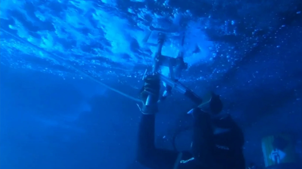 Crack_stop_hole_at_bottom_shell-divingstatus