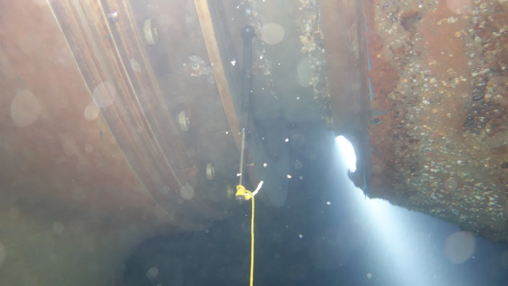tailshaft-measurement-with-poker-gauge-divingstatus