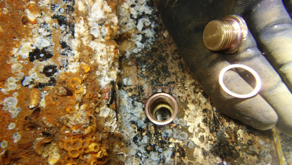 tailshaft-measurement-with-poker-gauge-divingstatus