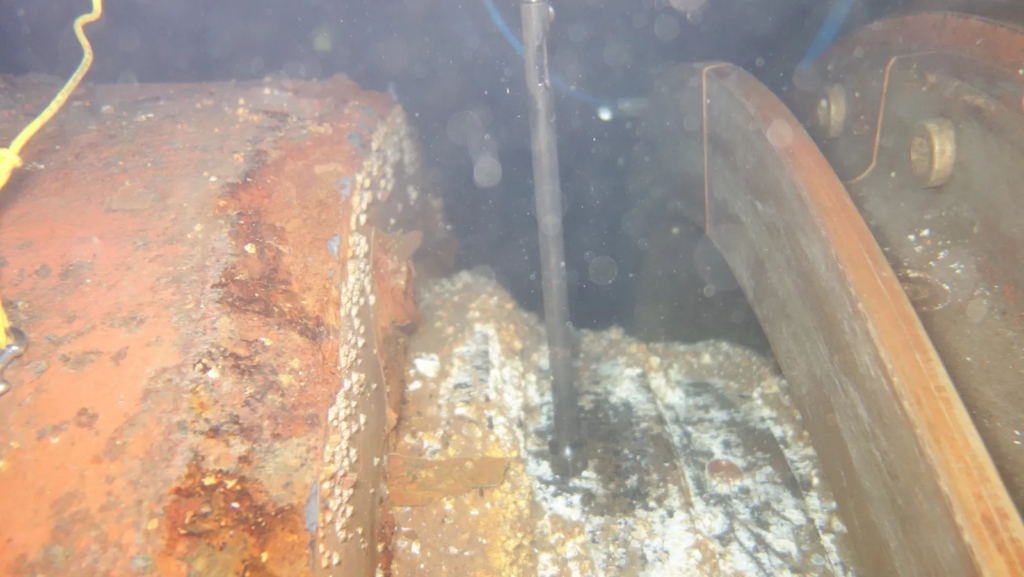 tailshaft-measurement-with-poker-gauge-divingstatus