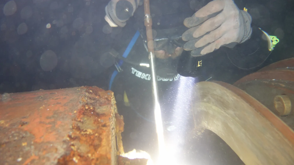 tailshaft-measurement-with-poker-gauge-divingstatus