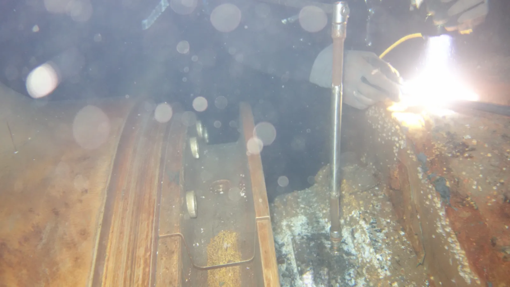 tailshaft-measurement-with-poker-gauge-divingstatus