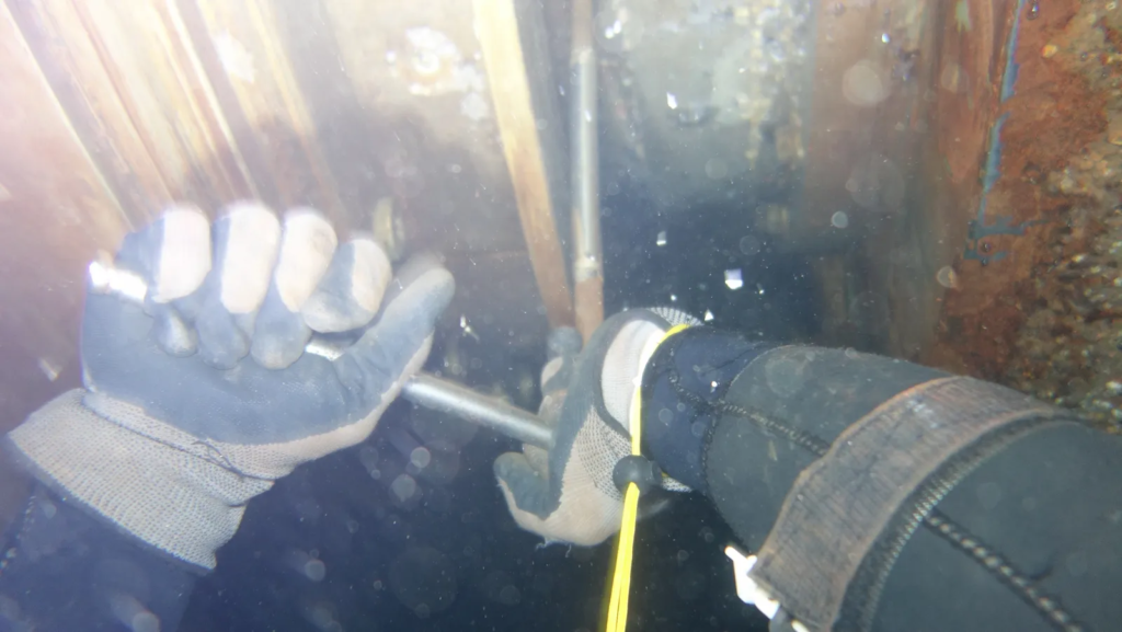 tailshaft-measurement-with-poker-gauge-divingstatus